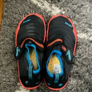 UBFEN Water Shoes for Kids. Size 31 / 13.
